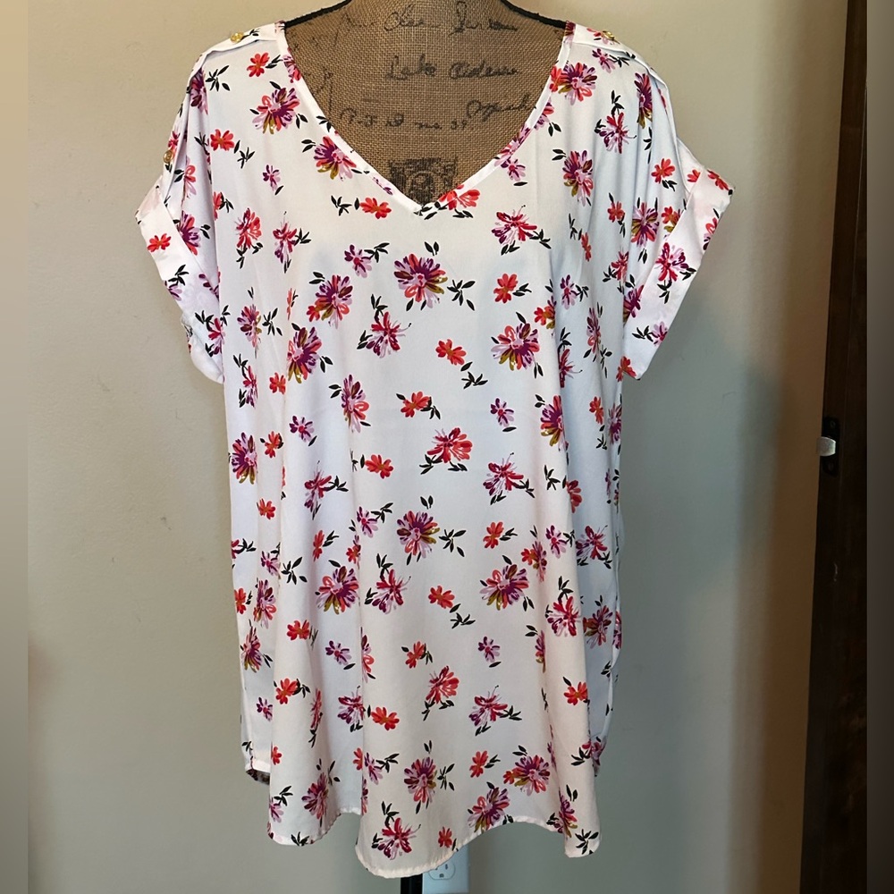 Lovely floral blouse-New with tag!
